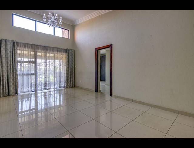 3 BEDROOM TOWNHOUSE FOR SALE IN EVELEIGH